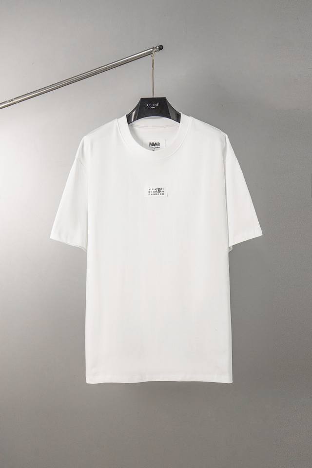 2033 High-end Maison Margiela short-sleeved T-shirt with simple notecard. Crafte