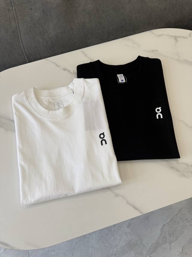On's minimalist, 3D silicone logo crew neck short-sleeved T-shirt is available f