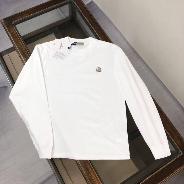 Mon*Cler's latest classic and fashionable lightweight long-sleeved sweatshirt fo