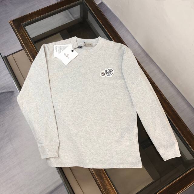 Mon*Cler's latest classic and fashionable lightweight long-sleeved sweatshirt fo