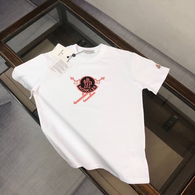 Mon*Cler's latest 2025 couple's T-shirt with a brand logo print and a crew neck,