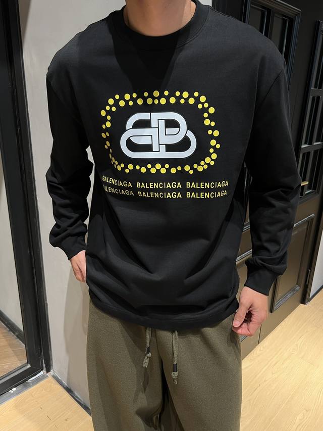 Paris House's new fall/winter sweatshirt long T-shirt is amazing! It features a