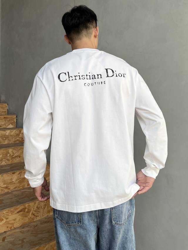 Dior's new autumn/winter long-sleeved T-shirt is stunning! The letter logo print