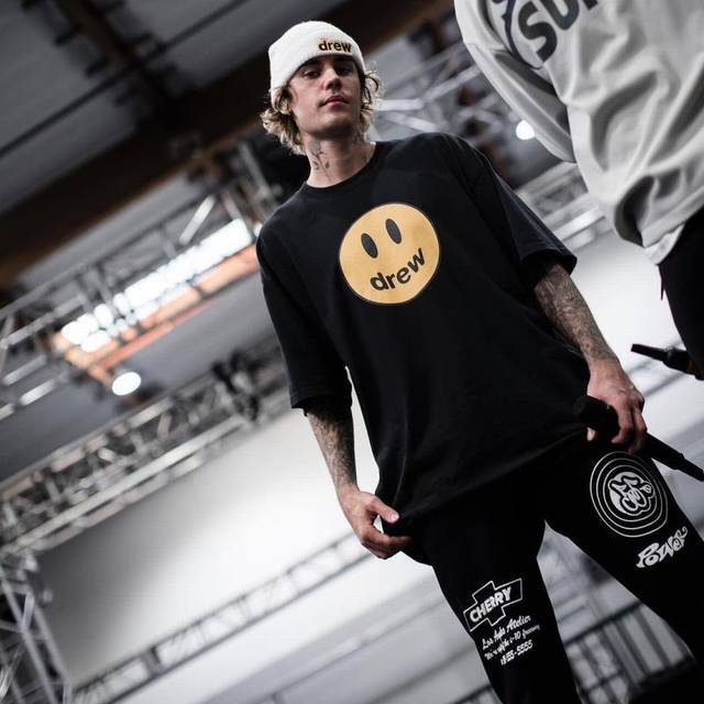 Drew House's classic smiley face short-sleeved T-shirt, available in 20 colors,