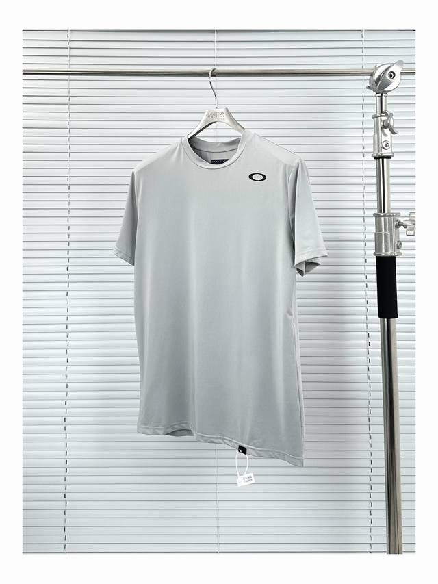 easily with washing. Please do not purchase if this is a concern. Oakley O-Hydro