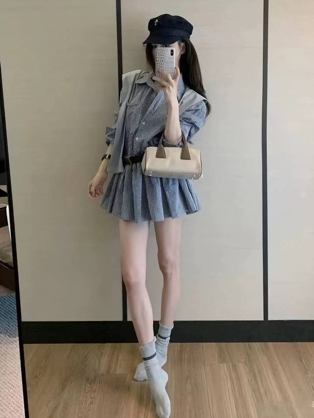New three-piece Miu Miu outfit guide Plaid skirt shawl belt complete set is abso