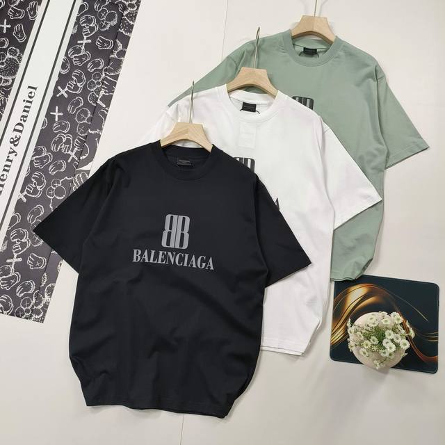 sizes XS-L. This popular Balenciaga short-sleeved T-shirt features the new Paris
