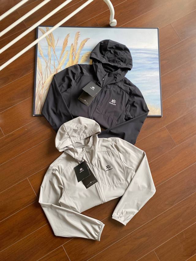 Kailas M8-Lt Hooded Softshell Jacket is splash-resistant, breathable, and sun-re