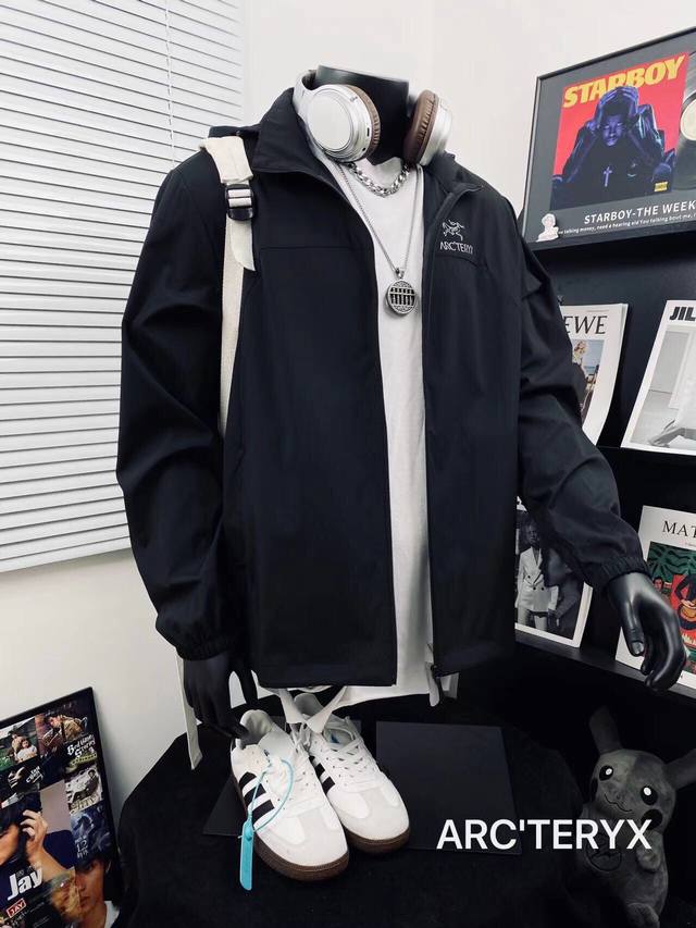 Arc'teryx's popular, cool, sun-protective hooded jacket for men and women. Avail