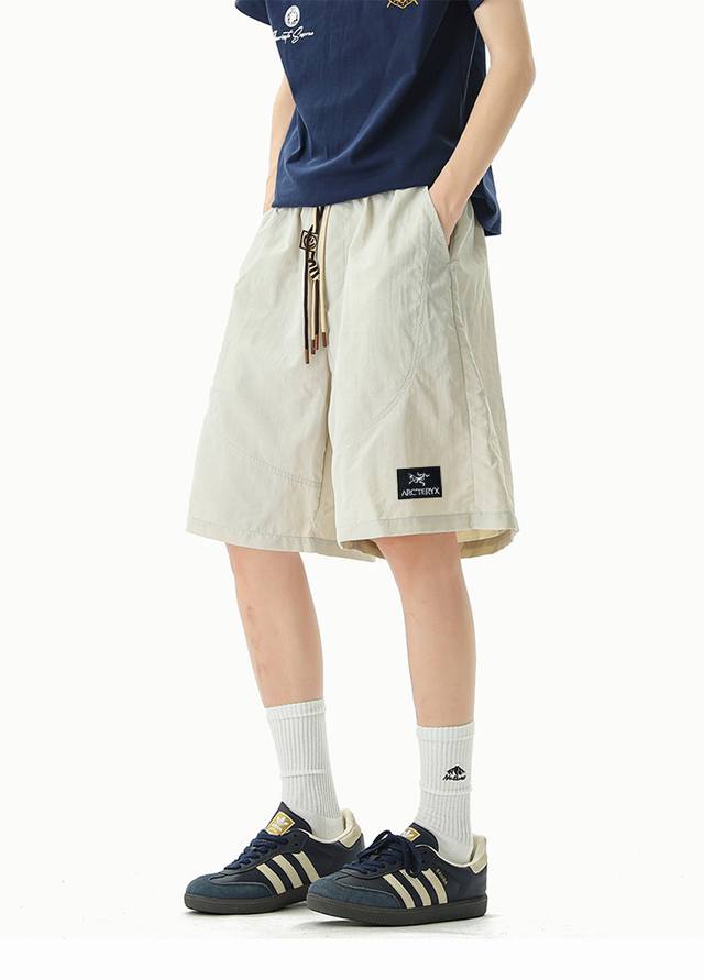 is available in a special packaging bag for Arc'teryx's unisex ice silk casual s