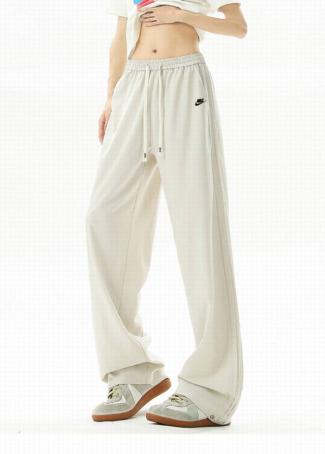 is available for Nike's official overseas website. These unisex ice silk casual