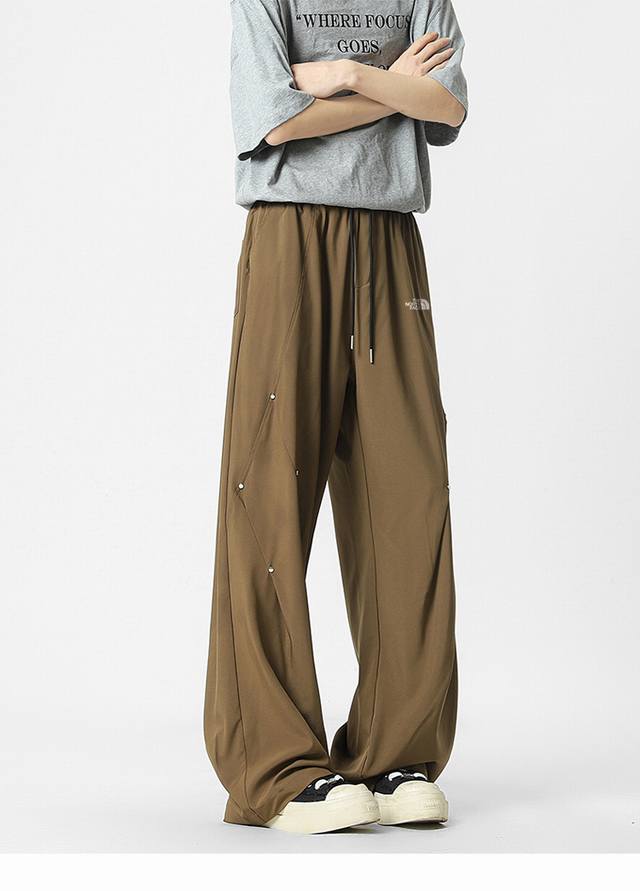 is available for the North Face Overseas Official Website. These unisex straight