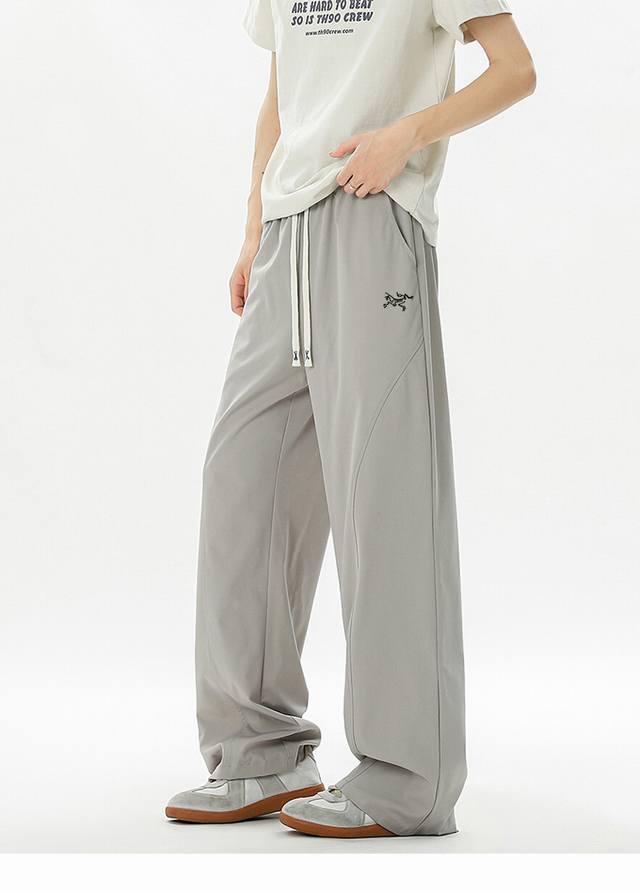 is available in a special packaging bag for Arc'teryx's unisex Scimitar Ice Silk
