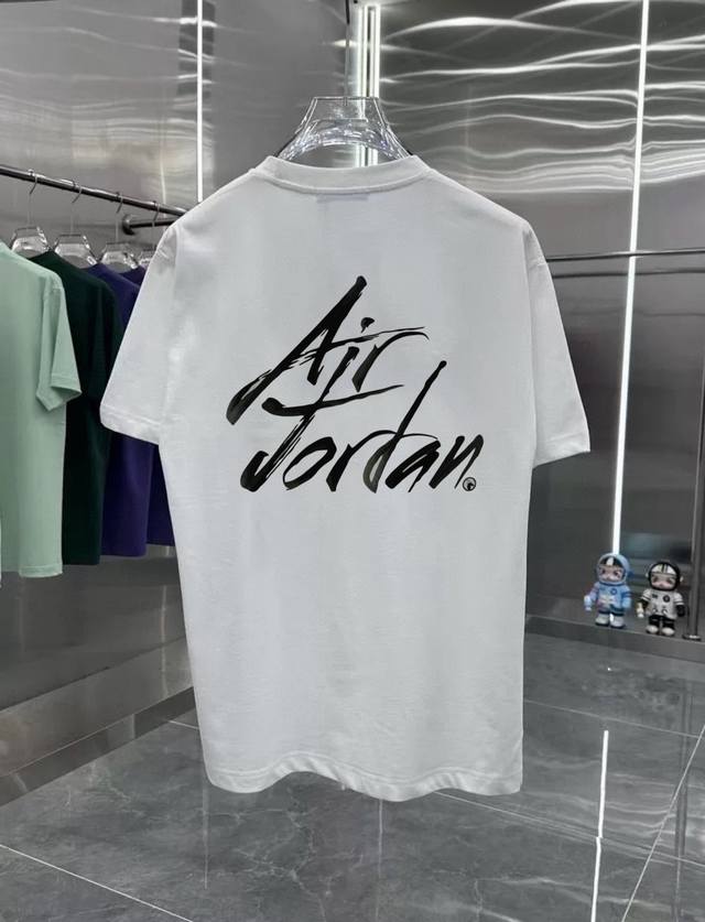 Jordan Air retro couple print short-sleeved T-shirt with dropped shoulders. Made