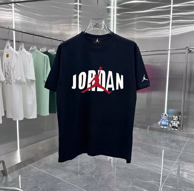 Jordan retro couple print short-sleeved T-shirt with dropped shoulders. Made of