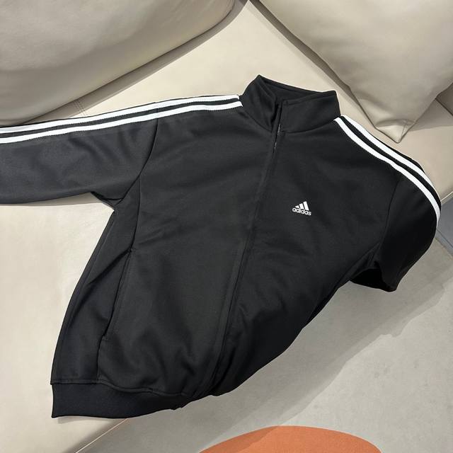 Style: Wk072. This Adidas stand-up collar three-stripe jacket is a unisex couple