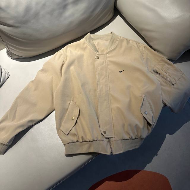 Style: Wk070. Nike classic solid color, loose-fit, outdoor functional jacket wit