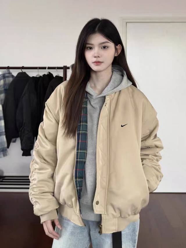 Style: Wk070 Nike Classic Solid Color Outdoor Jacket with a Loose Fit and Baseba