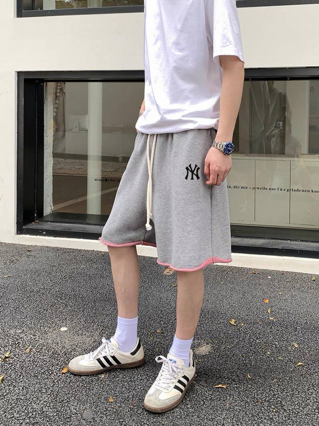 Style: Wkd91Mlb These Yankees-inspired, contrasting terry shorts are a couple's