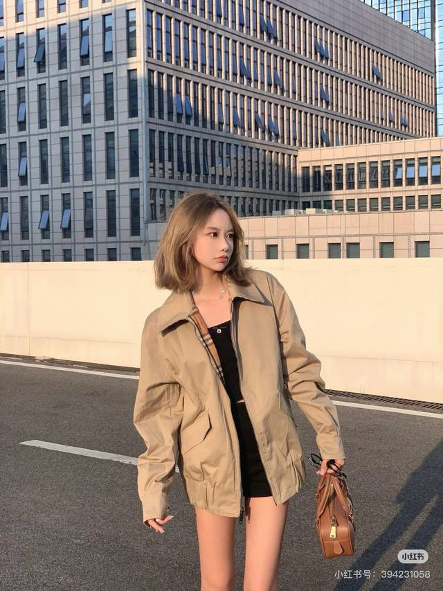 New model number: G310Burberry's new classic rainbow plaid double-sided jacket t