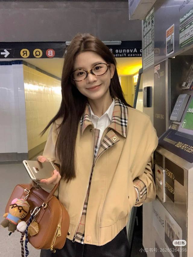 New Model: G309 Burberry Ss Retro Old Money Style Plaid Jacket 1. Classic plaid