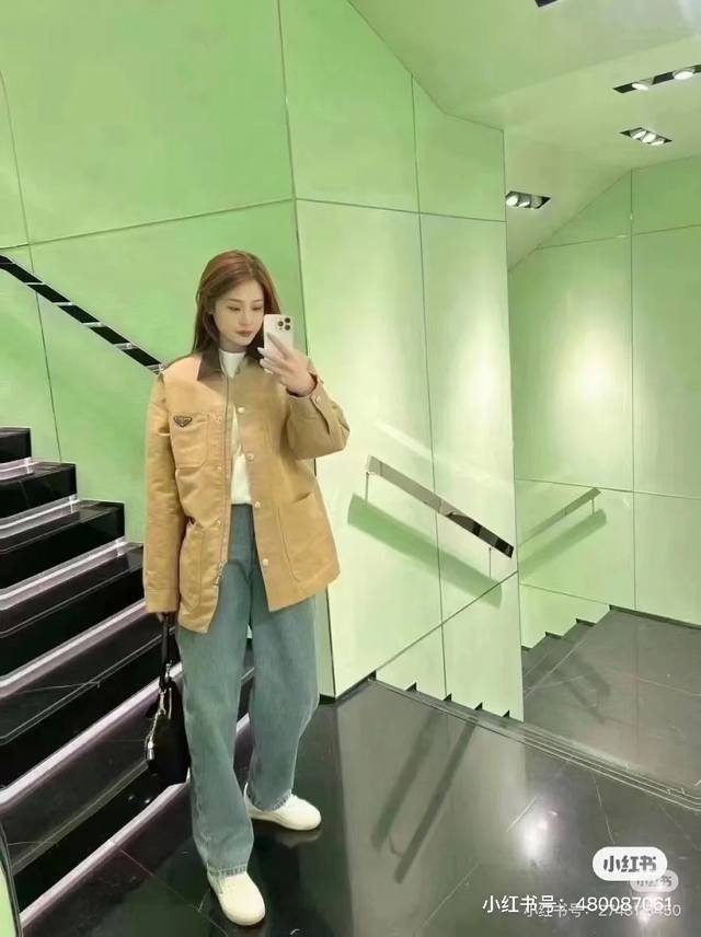 New Model: G305 Prada's new multi-pocket unisex work jacket, 12025Ss. This neutr