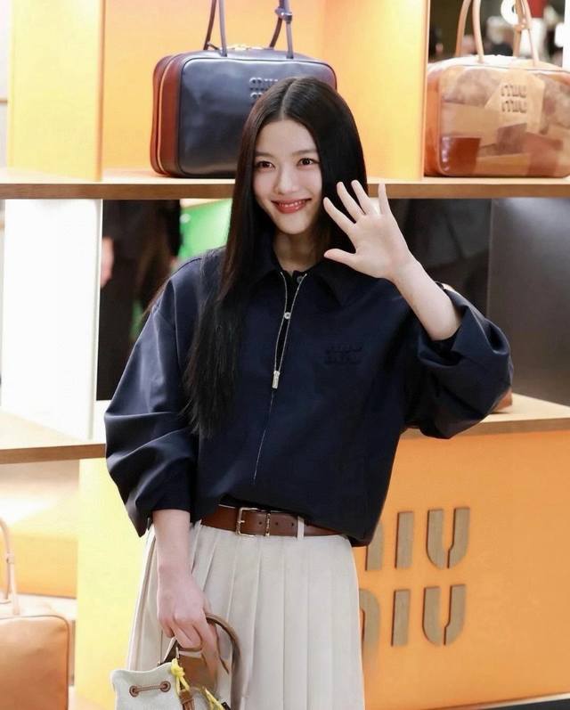 New model number: G208Miumiu Miu Miu new Paris show old money style patch lapel