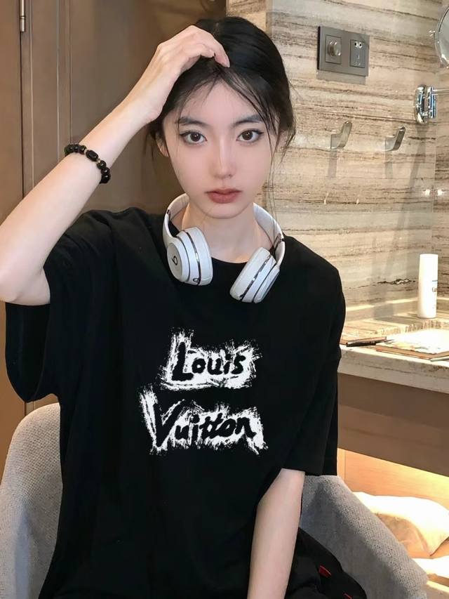 Louis Vuittons Louis Vuitton new Lv black and white logo letter print round neck
