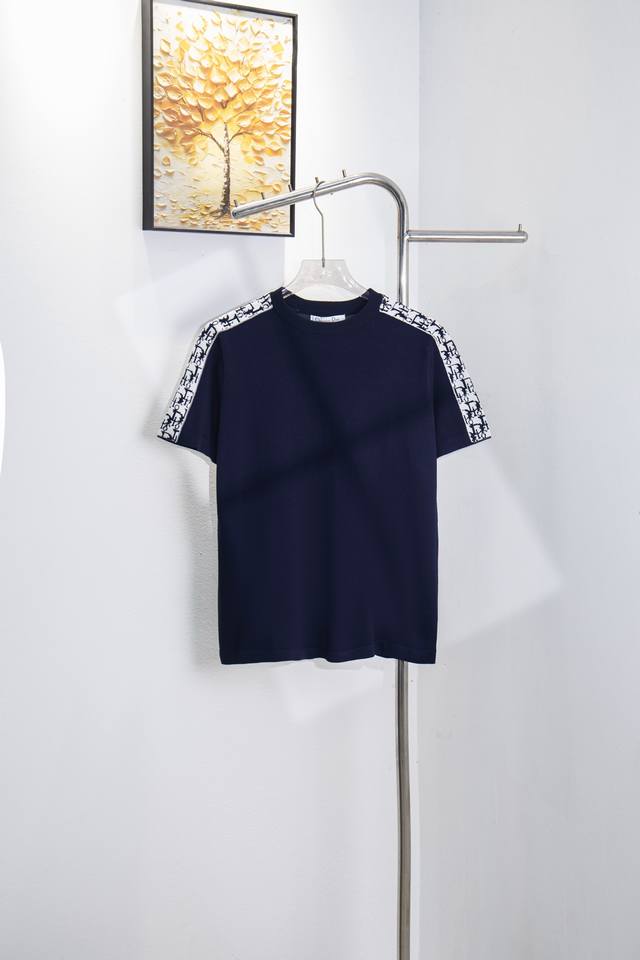 Style: Y176. This new Dior S short-sleeved top with webbing is a high-quality, o