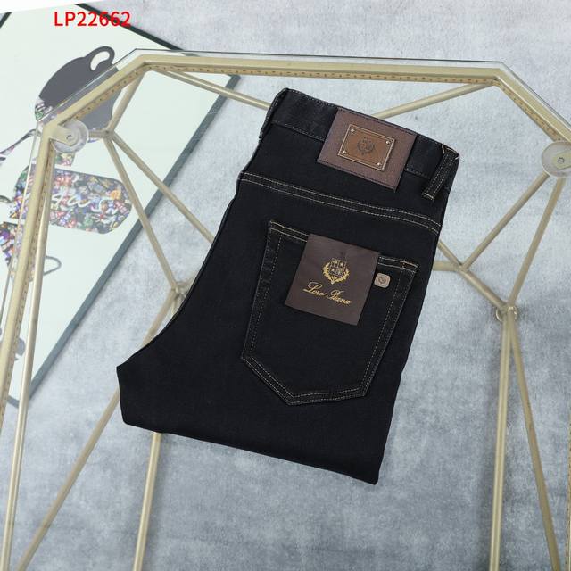 Autumn and Winter Loro Pianano: 22662Size: 30 To 42 Yarda