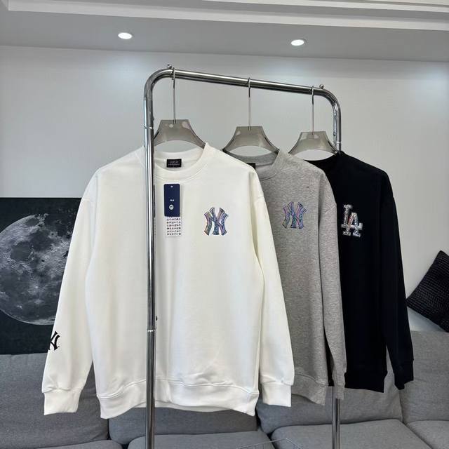 Mlb Ny Yankees' new spring terry crewneck sweatshirt in an Os silhouette. The lo