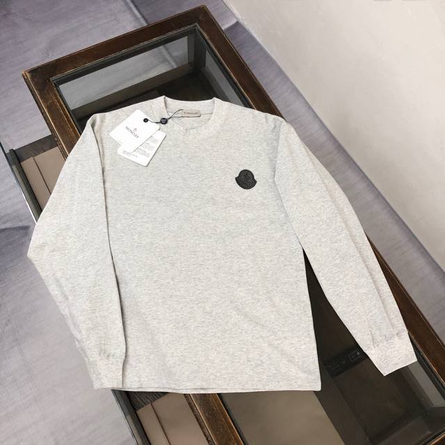 Mon*Cler's latest classic and fashionable lightweight long-sleeved sweatshirt fo