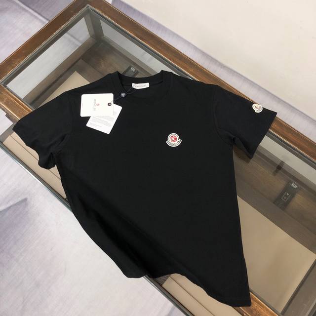 Mon*Cler 25's latest couple's short-sleeved T-shirt. Made from custom-made pure