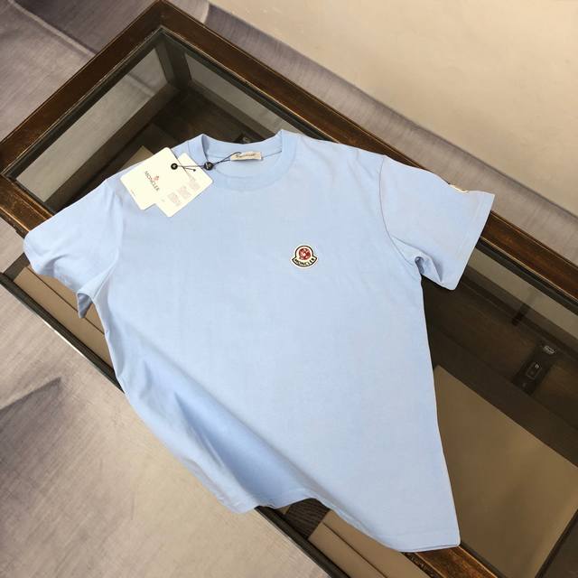 Mon*Cler's latest couple's short-sleeved T-shirt. Made from custom-made pure cot