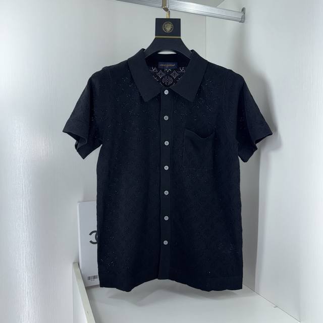 Lv Louis Vuitton, a classic sweater updated with inspiration from the original v