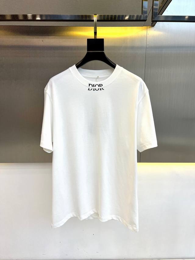 easily even if you wash it in the machine! The basic loose round neck version is