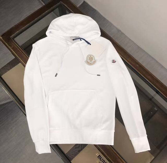 Mon*Cler's new casual cotton pullover sweatshirt is a stylish hooded sweatshirt!
