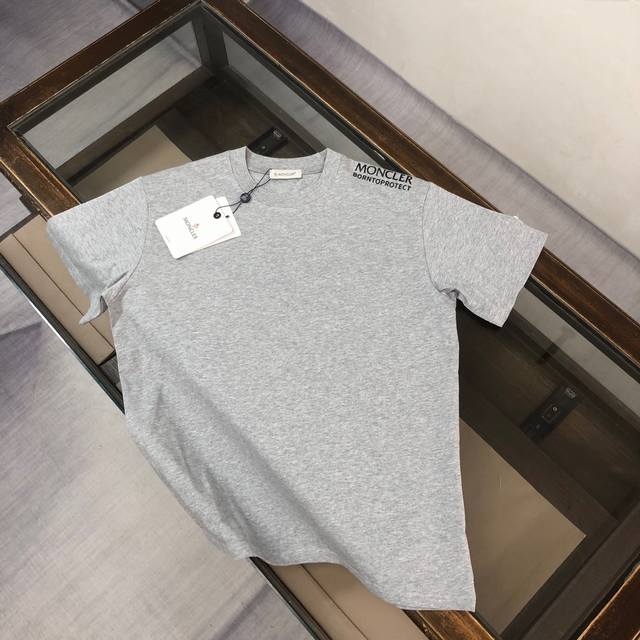Mon*Cler's latest 2025 couple's T-shirt with a branded logo and a round neck, sh