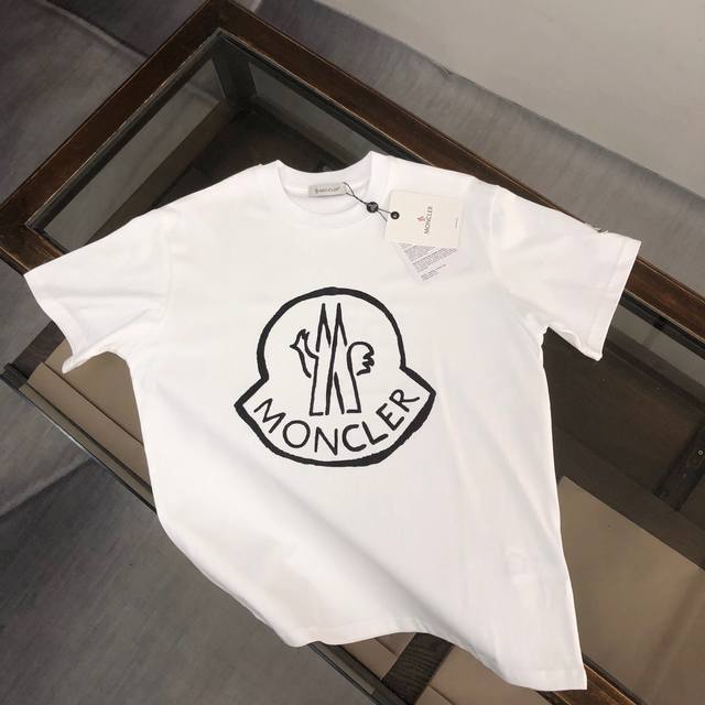 Moncler 25 latest couple's short-sleeved T-shirt ~ Featured brand print design ~