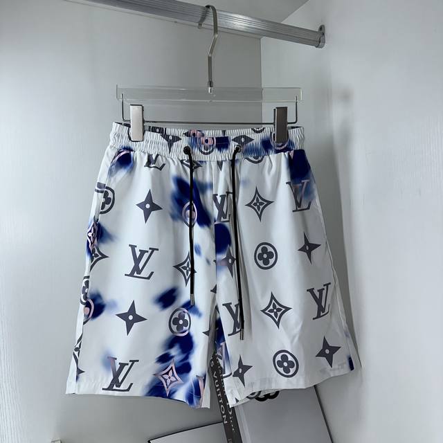 Lv Louis Vuitton, new summer arrival, featuring beach shorts with an inner mesh,