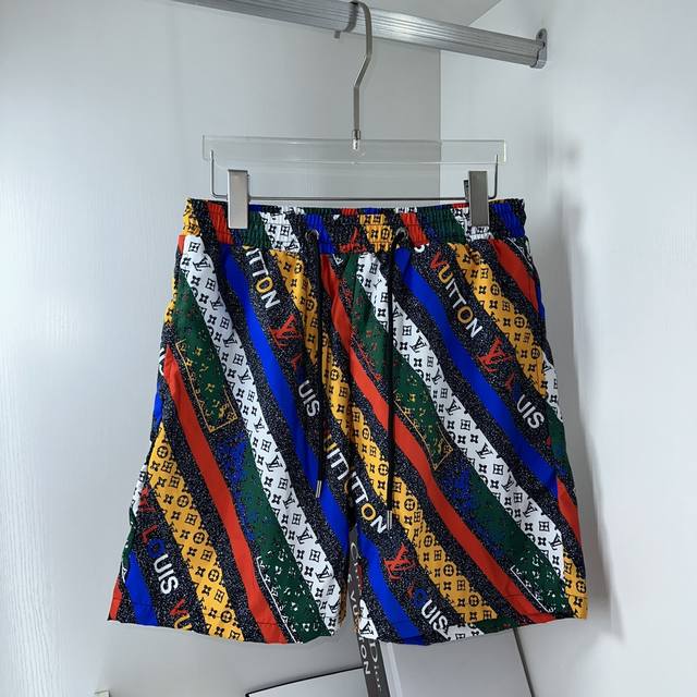 Lv Louis Vuitton, the latest summer arrival, featuring inner mesh beach shorts,