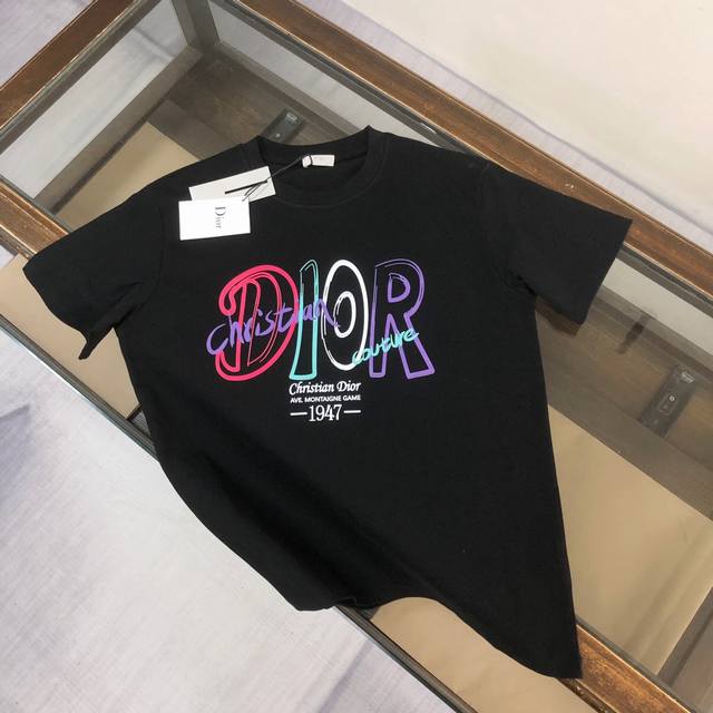 Dior's latest spring/summer couple's short-sleeved T-shirts are fully customized