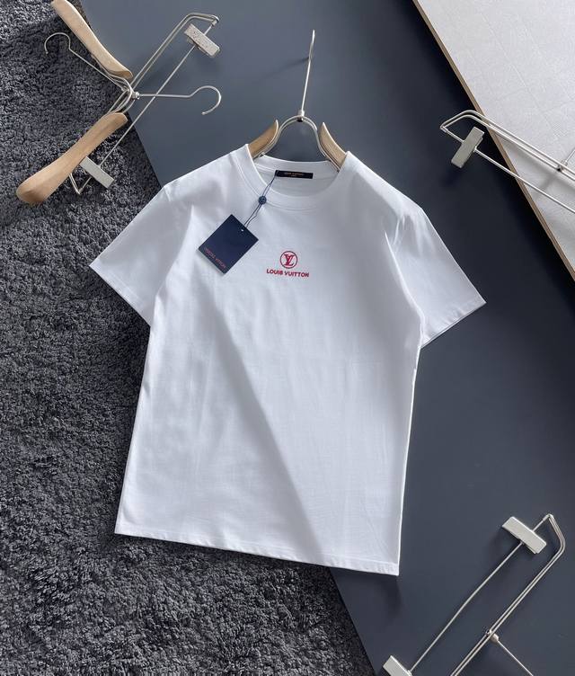 Louis Vuitton Lv's latest 2025 short-sleeved T-shirt is an absolute bestseller.