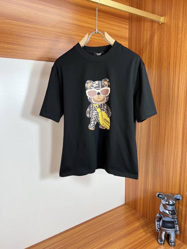 Fendi's latest 2025 trendy couple's style, a classic logo-printed crewneck T-shi