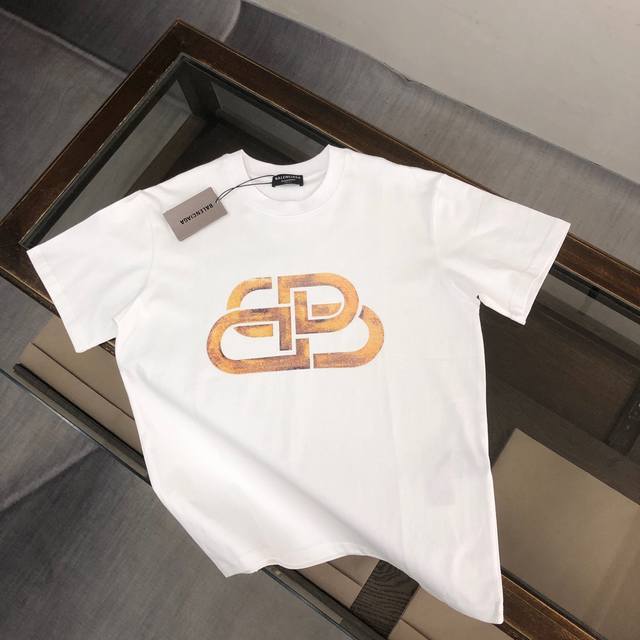Balenciaga's new summer crewneck short-sleeved T-shirt! Made from high-end cotto