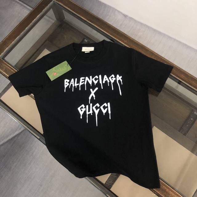 Gucci's new summer crewneck short-sleeved T-shirt! Made from high-end cotton, it