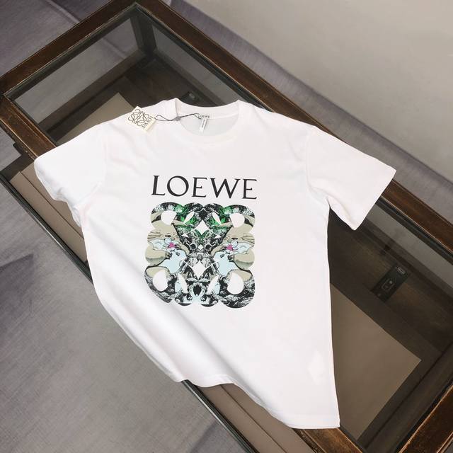 Loewe's latest 2025 couple's round-neck short-sleeved T-shirt. High-quality, fas