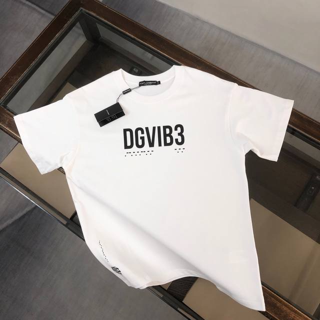 Dolce & Gabbana's new summer crewneck short-sleeved T-shirt! Made from 270g heav