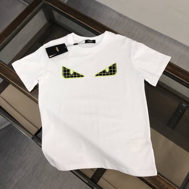 Fendi's new summer crew neck short-sleeved T-shirt! Made from 270g heavyweight,