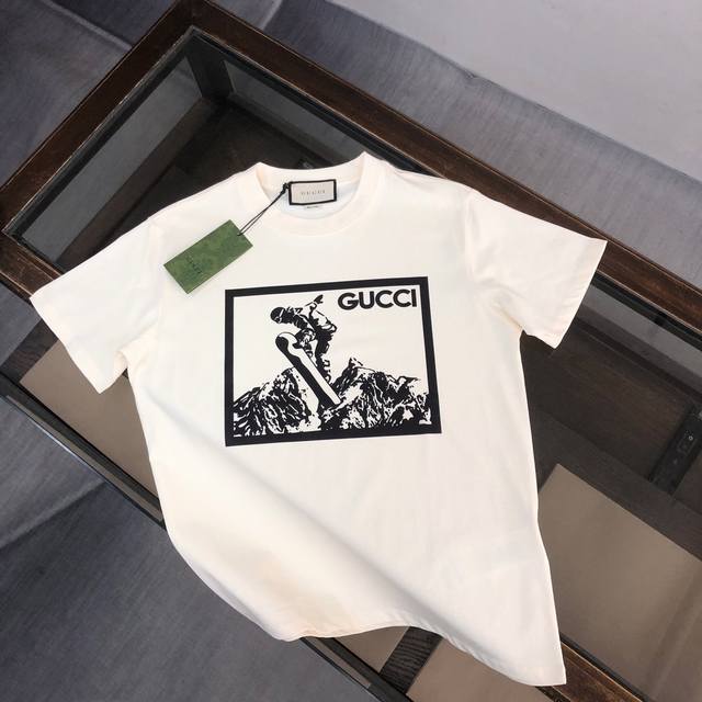 Gucci's new summer crew neck short-sleeved T-shirt! Made from 270g heavyweight,